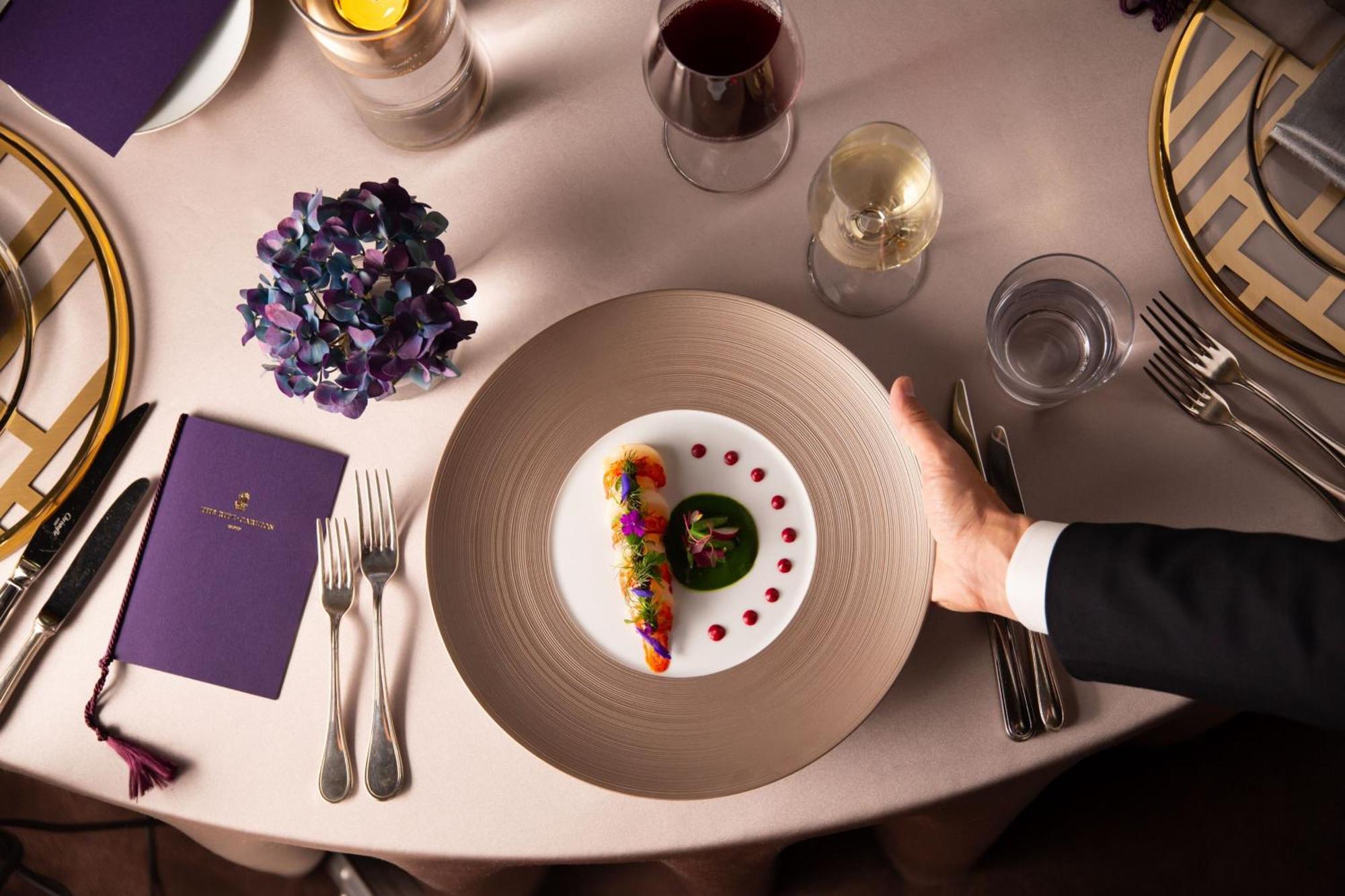 The Ritz-carlton 5*